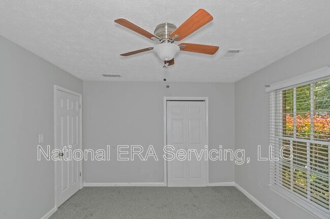 Building Photo - 213 Robin Ln