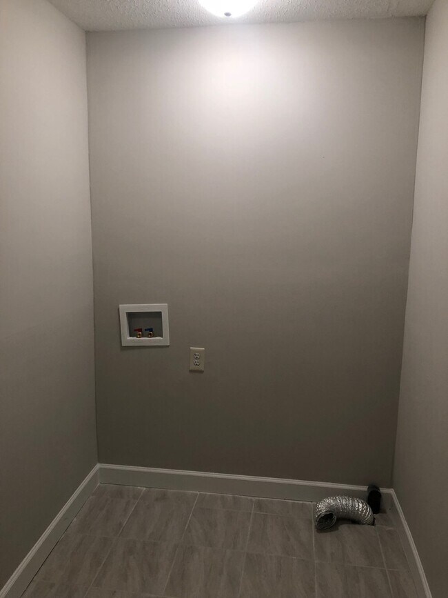 Building Photo - 3 bed 1 bath near West Village in Downtown Greenville