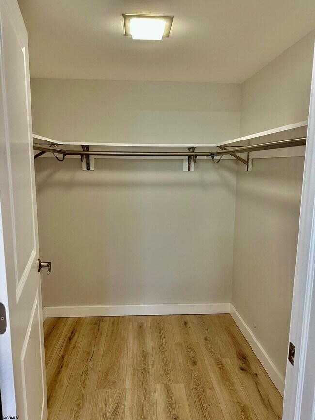 Building Photo - 1108 Dolphin Ave