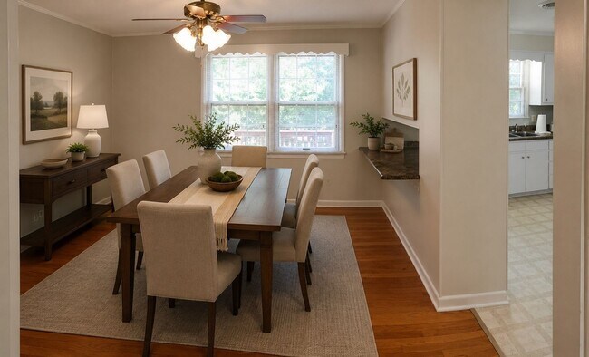 Building Photo - Spacious 3/4 Bedroom, 2 Bathroom Home with Garage and Basement on Holly Street