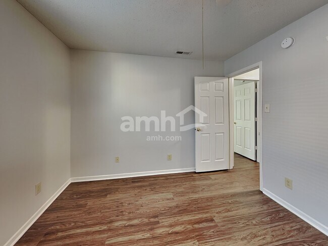 Building Photo - 1313 Central Park Dr