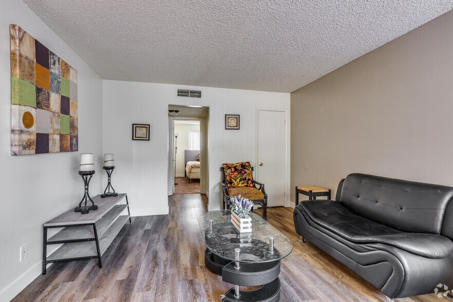 2 BR, 1 BA - 640 SF - Pine Village