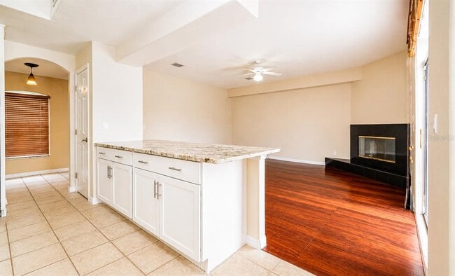 Building Photo - 357 Fairway Pointe Cir