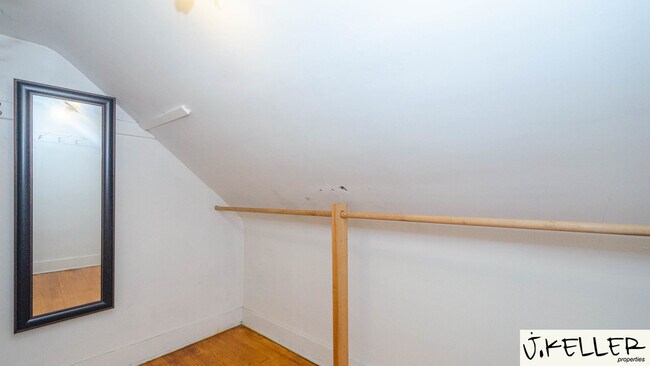 Building Photo - 931 Dewey Ave