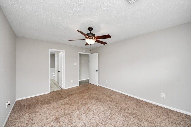 Building Photo - 4915 Pecan Grove Dr