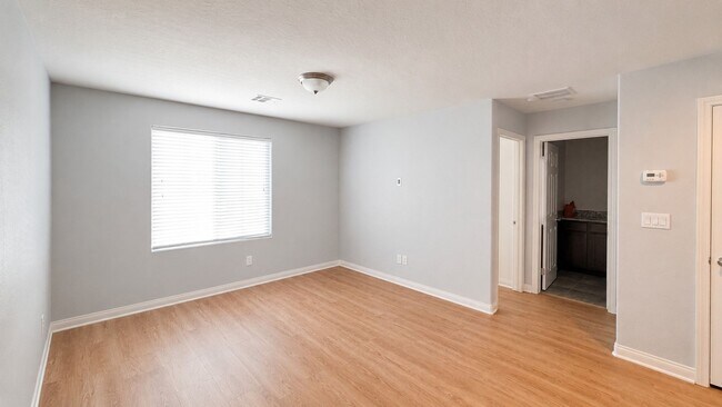 Building Photo - NO HOA | 2 Story New Paint | New Appliances | Bedroom & Full Bath Downstairs