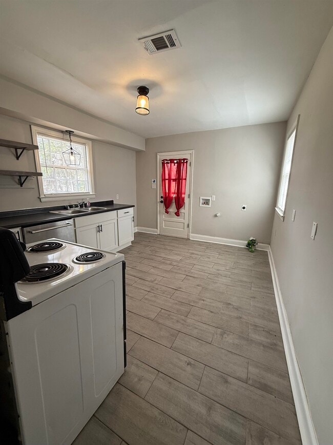 Building Photo - 764 Dunn Ave