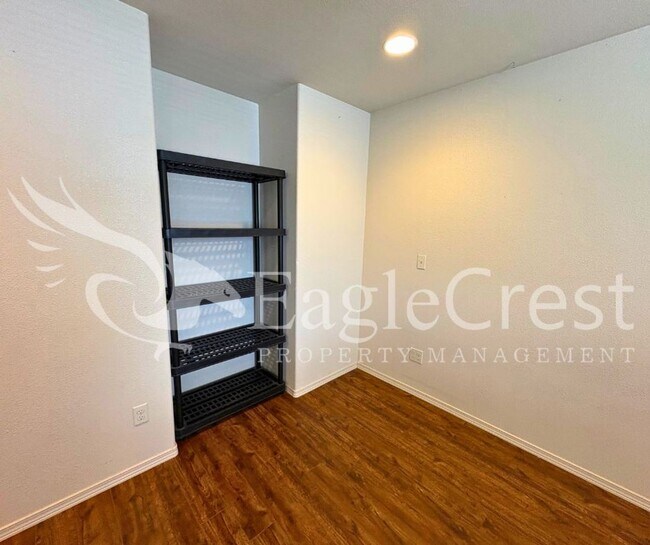 Building Photo - Spacious 3-Bedroom, 2-Bath Home on a Corner Lot-Students Encouraged To Apply