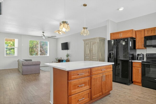 Building Photo - 724 Kakala St