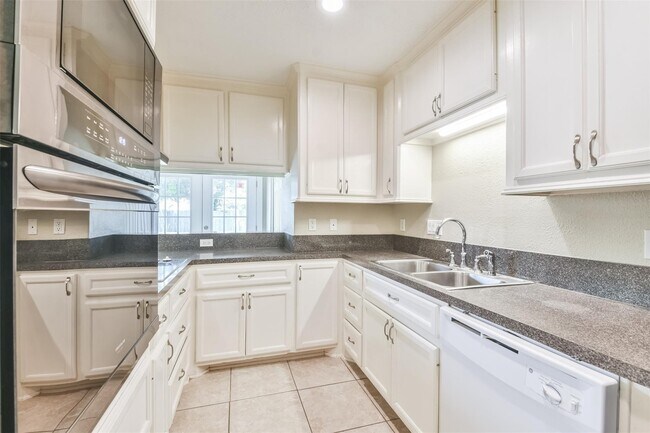 Building Photo - 6847 Vanlynn Ln