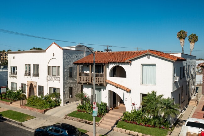 315-321 N Curson Ave Los Angeles, CA 90036 - 315 Curson