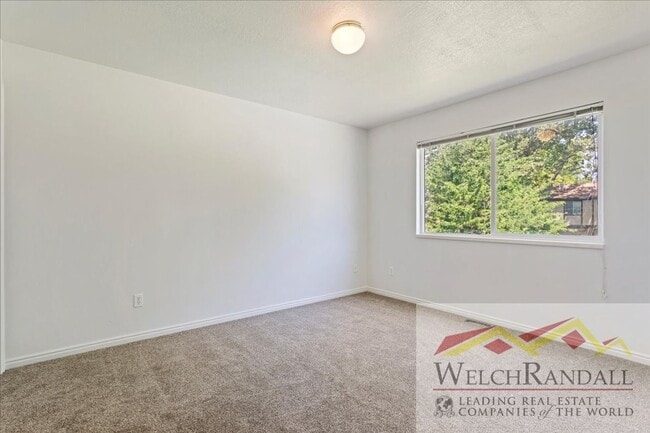 Building Photo - Beautiful 3 Bed 1.5 Bath Townhome in Ogden