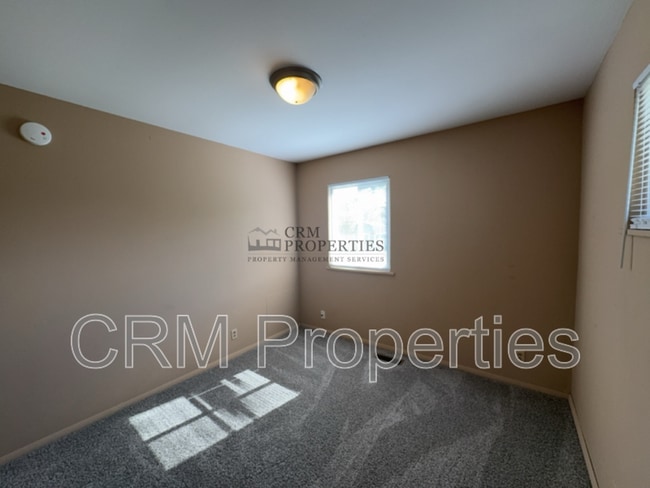 Building Photo - 2400 Balmoral Blvd