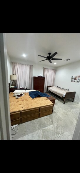 Building Photo - 323 Secret Valley Dr
