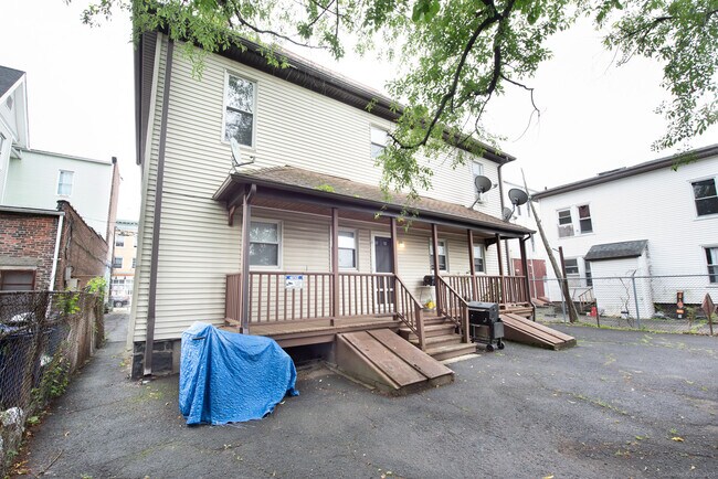 Building Photo - 527 E Main St