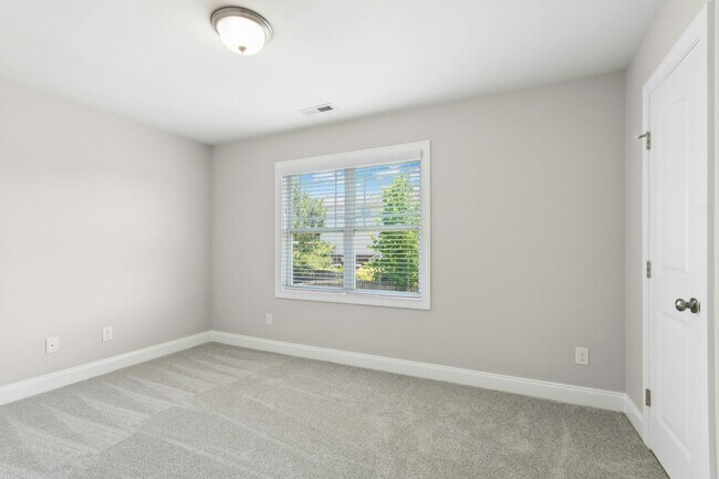 Building Photo - Charming and Freshly Updated Cul-de-Sac Home in Sanford!