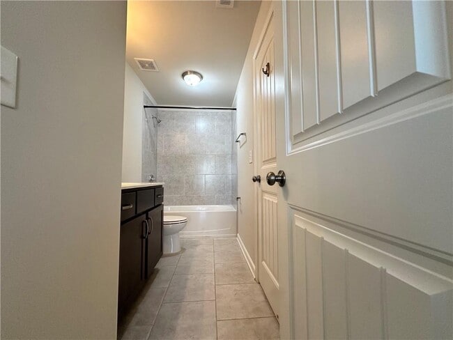 Building Photo - 3253 Cavendish Ct NE