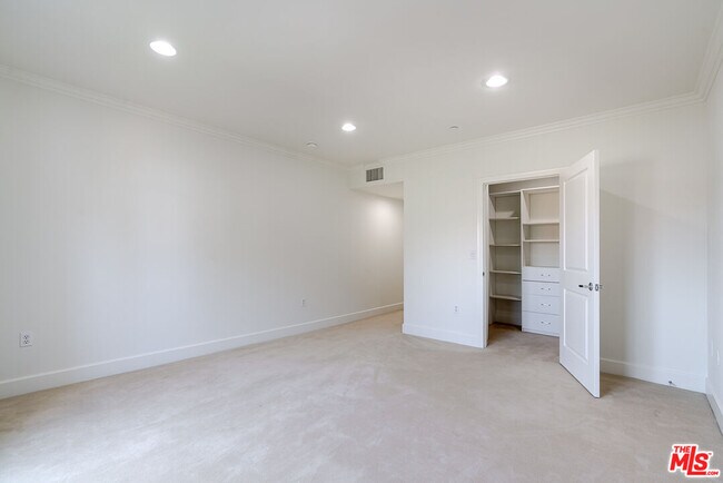 Building Photo - 1409 Armacost Ave