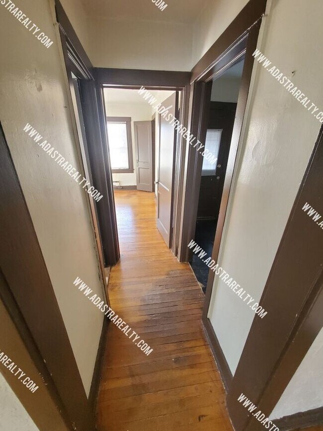 Building Photo - Cute and Affordable 1 Bedroom Apartment in...