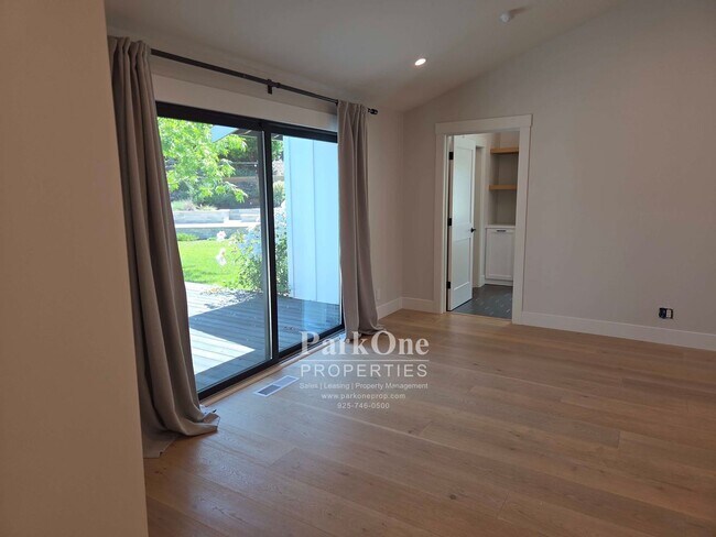 Building Photo - Amazing one of a kind home in the Heart of Walnut Creek