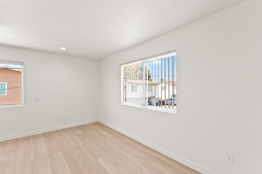 Building Photo - 994 Valencia St