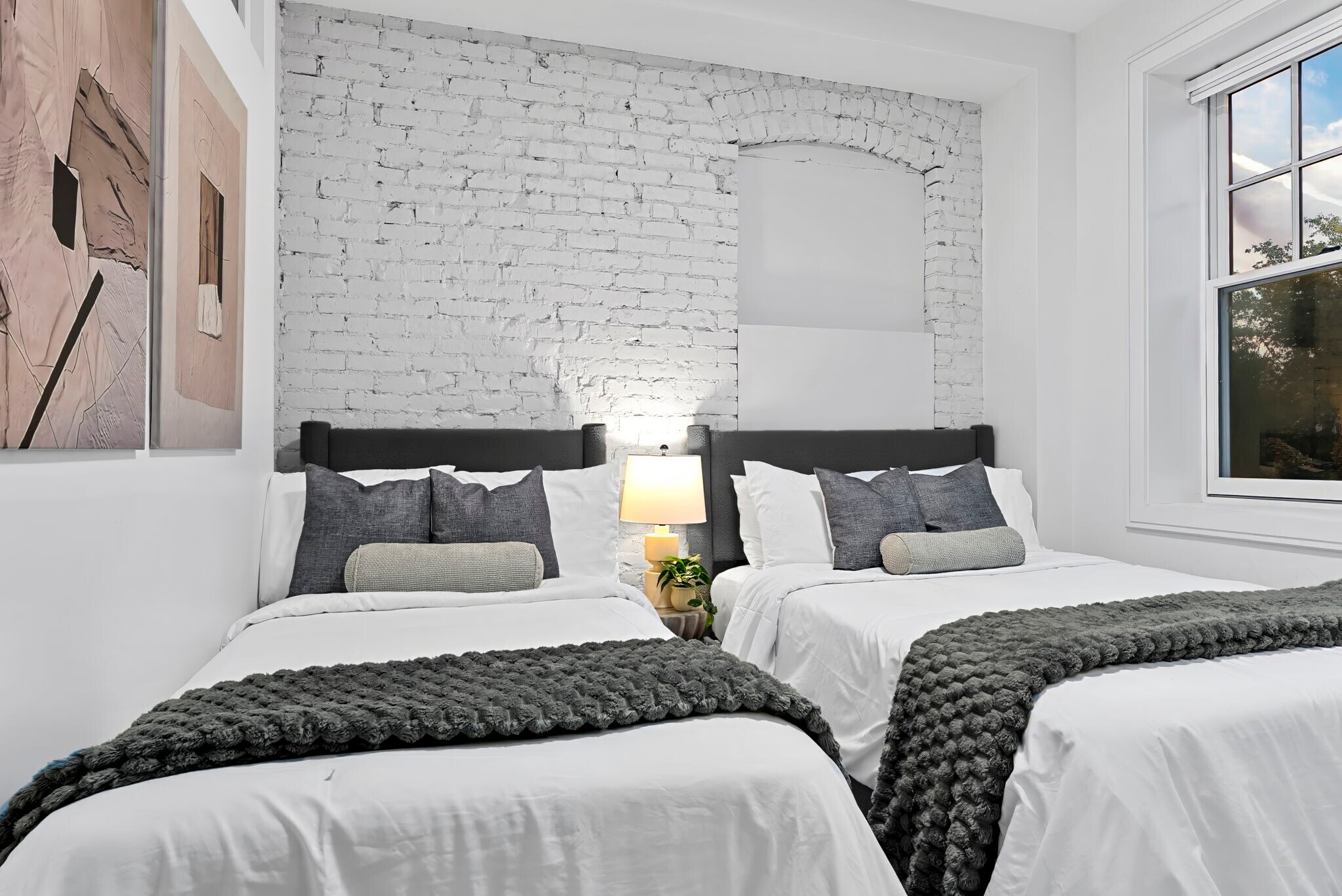 Building Photo - 1566 Beacon St