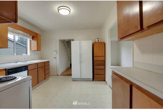 Building Photo - 3832 S Cushman Ave