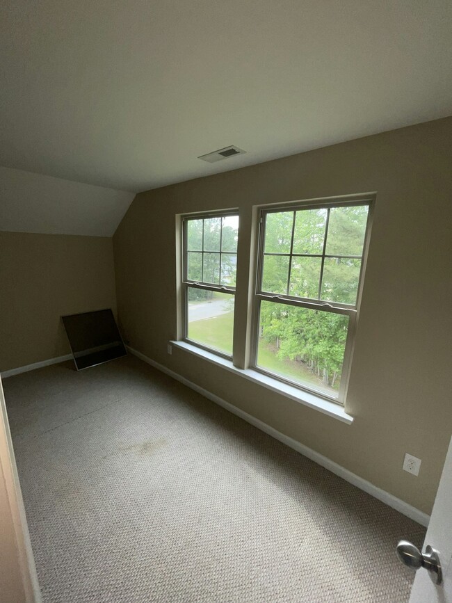 Building Photo - 318 River Oak St
