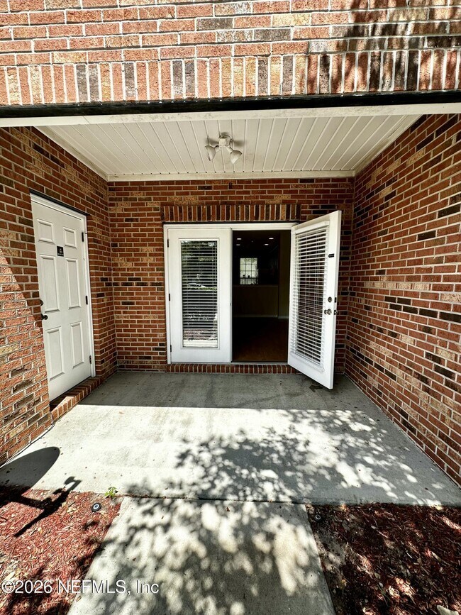 Building Photo - 1520 Fieldview Dr