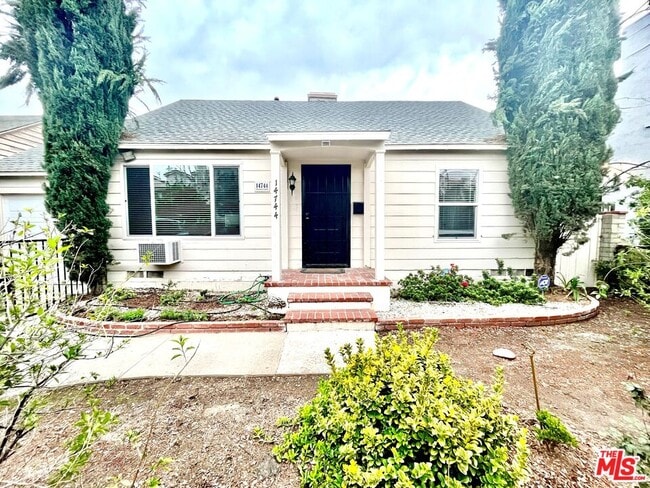 Building Photo - 14744 Magnolia Blvd