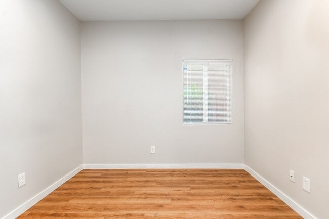 Building Photo - 1 bed/1 bath Apartment in CENTRAL PHOENIX