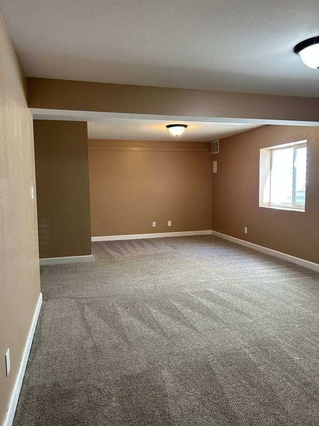 Building Photo - 1105 Lear Ln