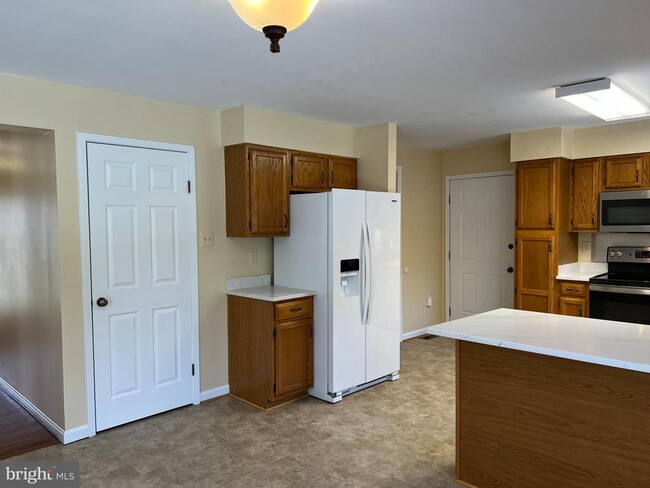 Building Photo - 6824 Silassie Ct