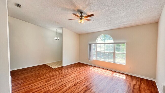 Building Photo - 23 Winding Woods Trail