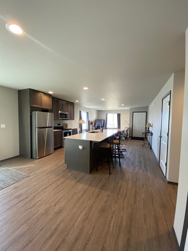 Building Photo - Beautiful 3 Bed/2 Bath Home and Half off the Rent on Move In!