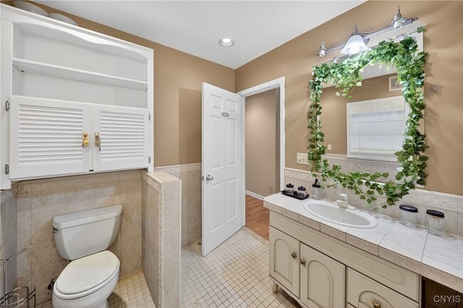 Building Photo - 2340 Court St