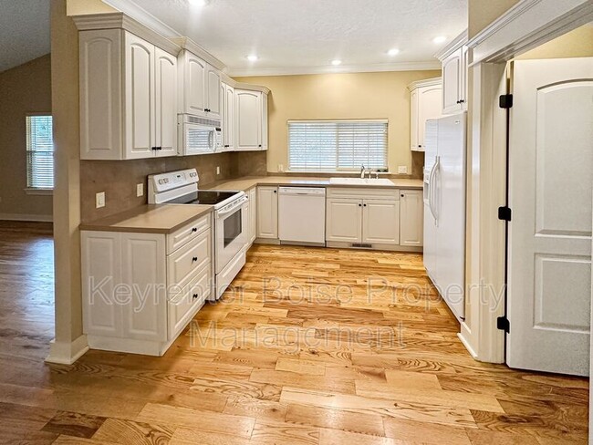 Building Photo - 2179 N Eagle Creek Ln