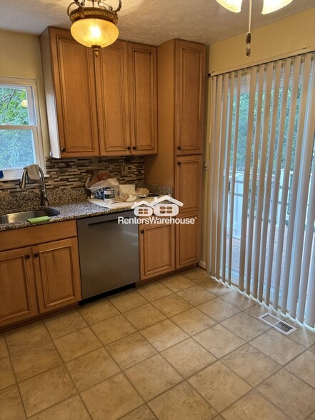 Building Photo - 7107 Avesbury Ln