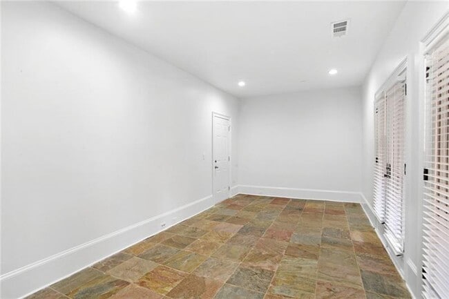 Building Photo - 3 Prichard Way NE