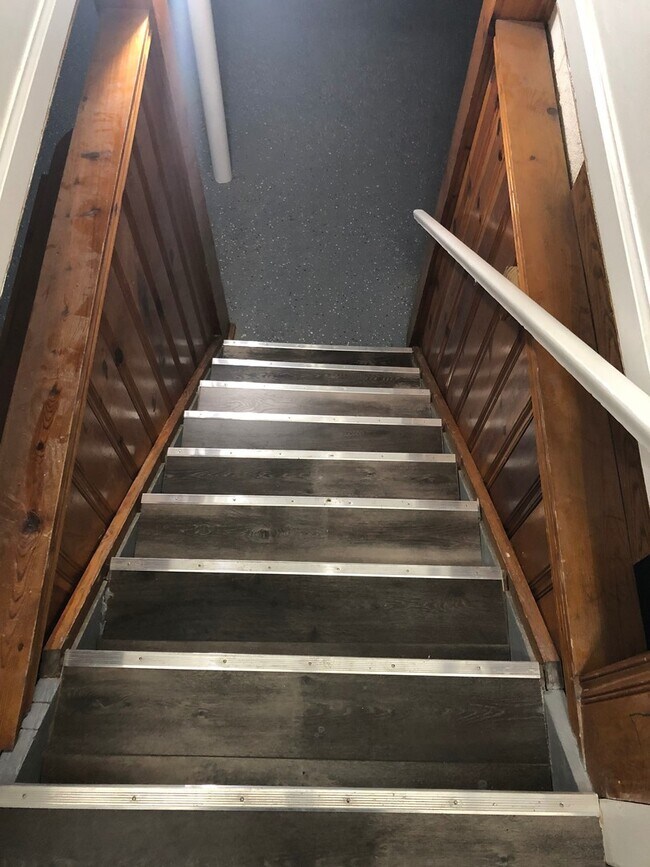 Building Photo - 3 bedroom - 2 bathroom - $1,595 - Dearborn