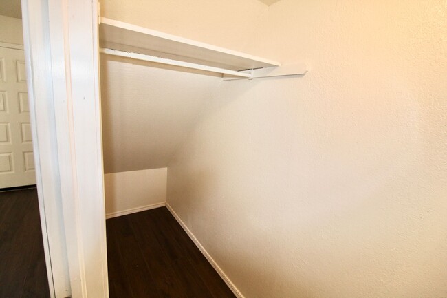 Building Photo - 2336 Heatherfield
