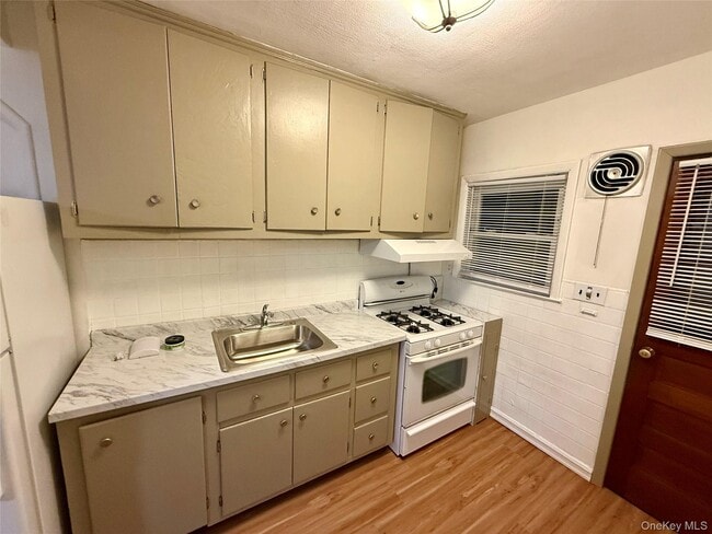 Building Photo - 29 Smith St