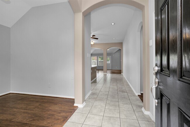 Building Photo - 28234 Sweet Oak Ln