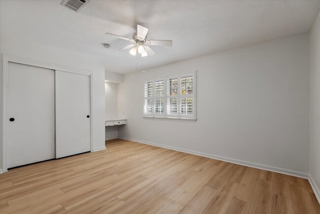 Building Photo - 20 Woody Creek Dr