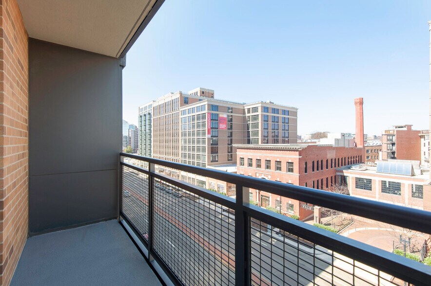 Building Photo - 415 L St NW