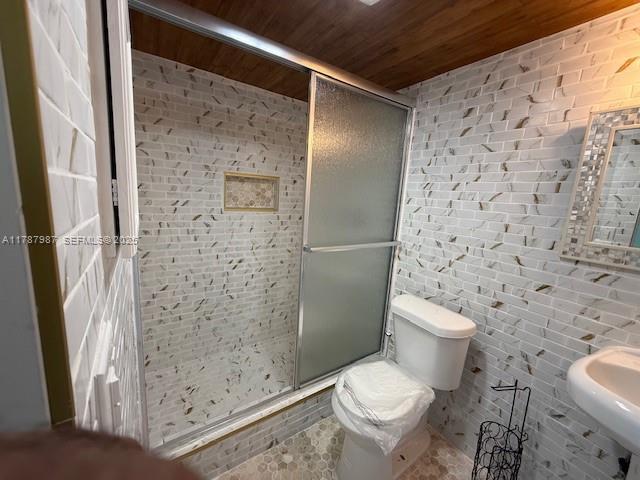 Building Photo - 6101 N Falls Cir Dr