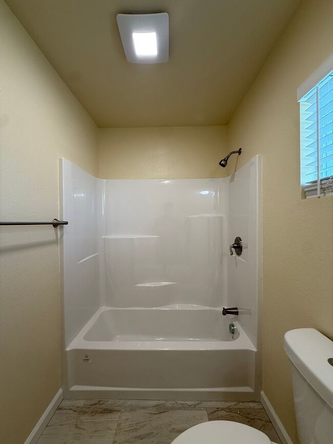 Building Photo - M12150