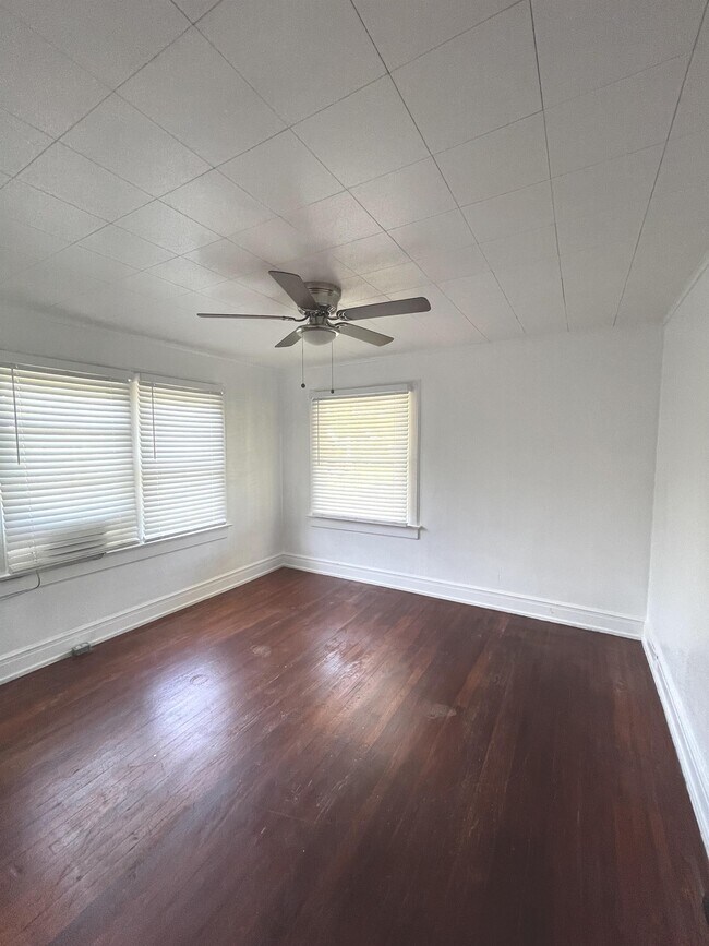 Building Photo - 2411 Musselwhite Ave