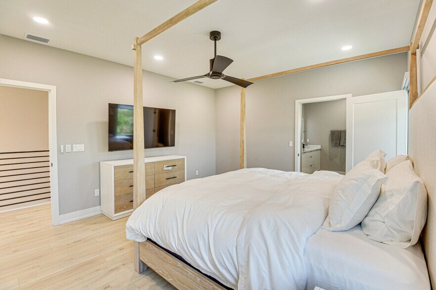 Building Photo - 118 Via Madrid Dr