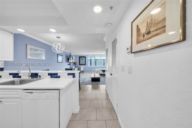 Building Photo - 2501 S Ocean Dr